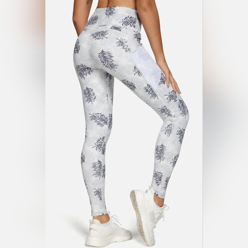Elegant Leaf Patterned Leggings